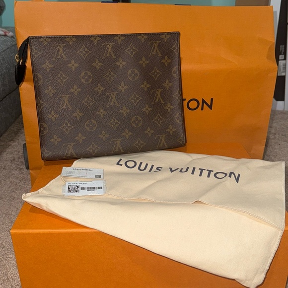 Louis Vuitton Handbags - M46037 Poche Toilette Louis Vuitton Clutch